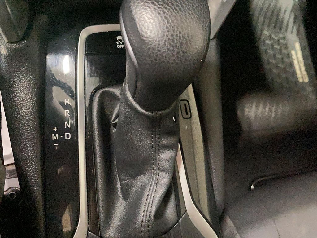 2023 Toyota COROLLA CROSS in Jonquière, Quebec - 14 - w1024h768px