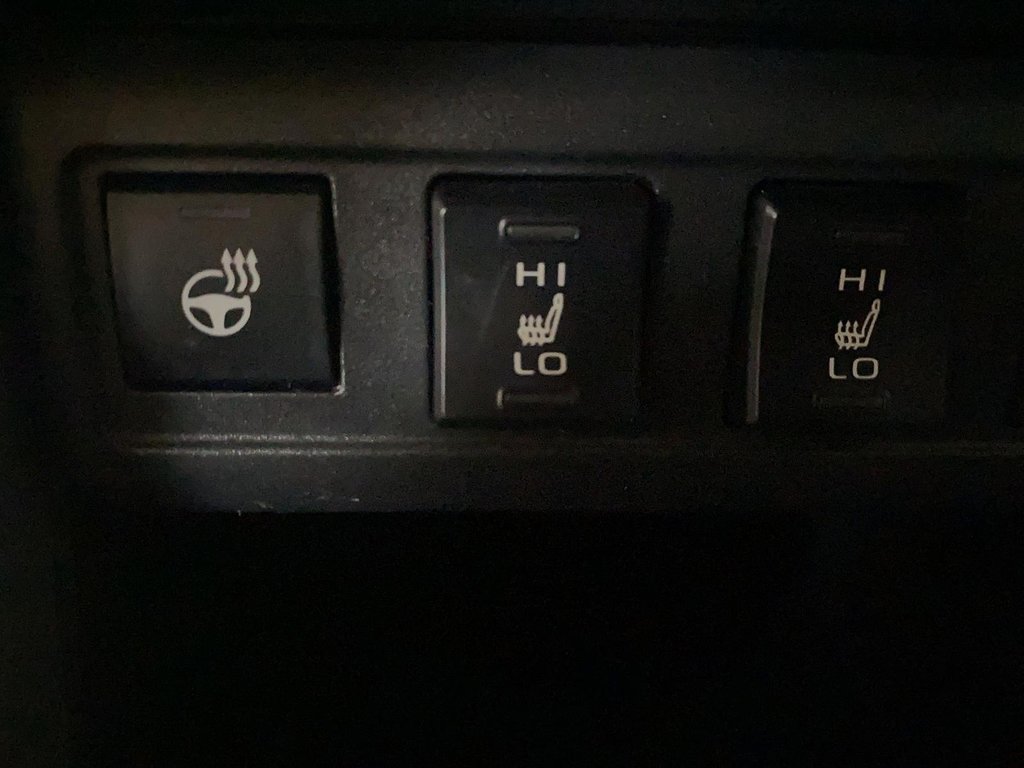 2023 Toyota COROLLA CROSS in Jonquière, Quebec - 18 - w1024h768px