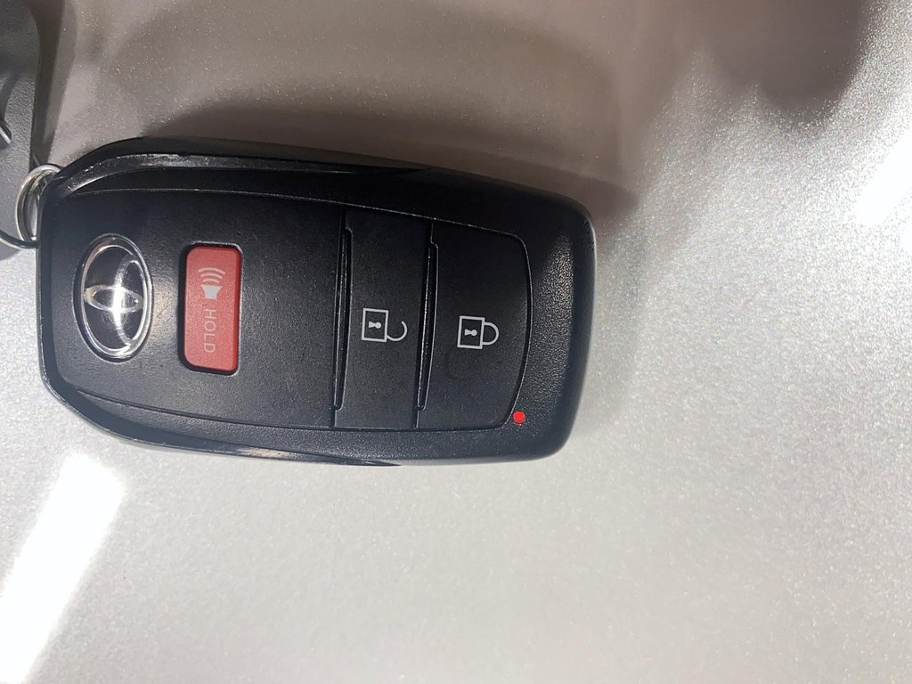 2023 Toyota COROLLA CROSS in Jonquière, Quebec - 23 - w1024h768px
