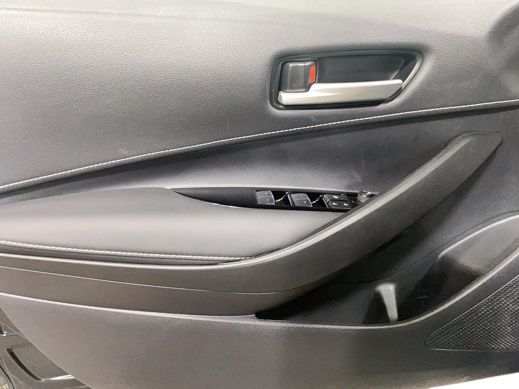2022 Toyota Corolla Hatchback in Chicoutimi, Quebec - 6 - w1024h768px