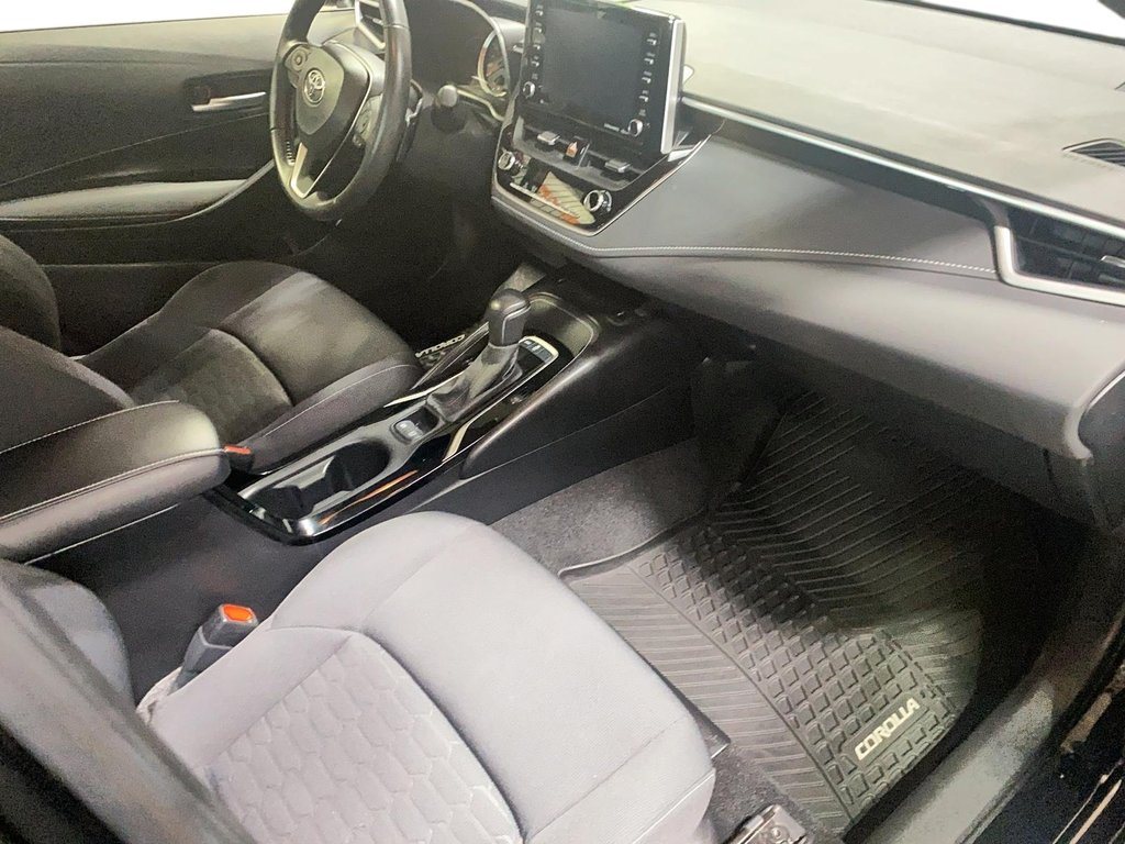 2022 Toyota Corolla Hatchback in Chicoutimi, Quebec - 13 - w1024h768px