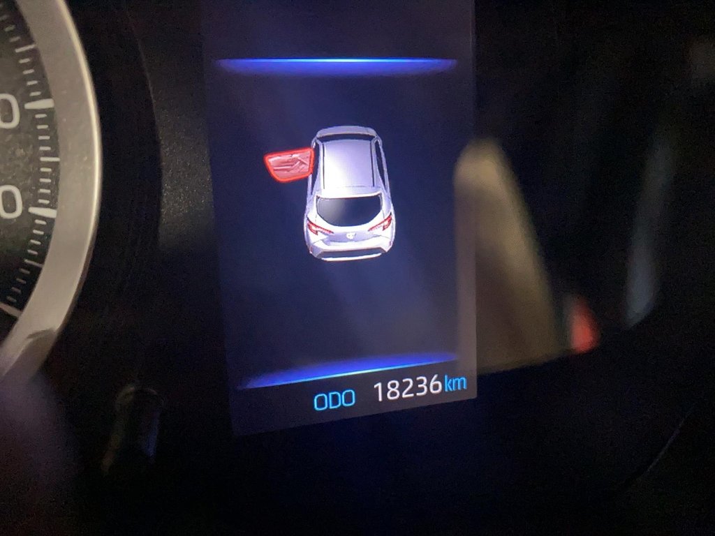 2022 Toyota Corolla Hatchback in Chicoutimi, Quebec - 9 - w1024h768px