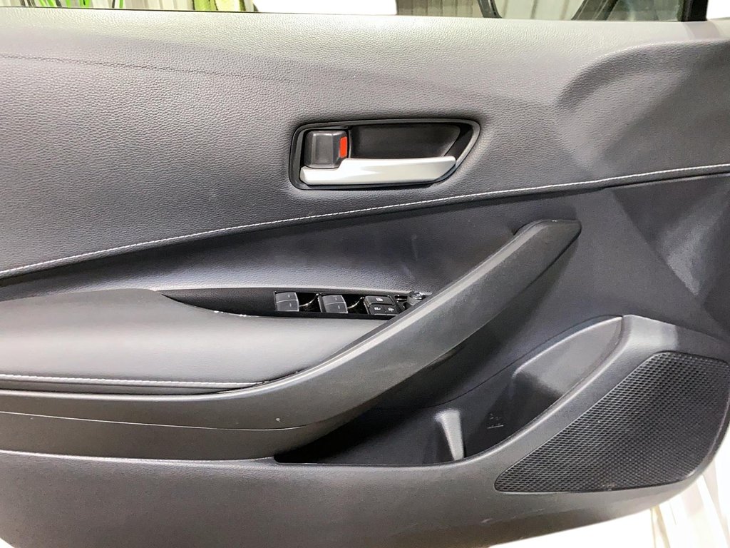 2022 Toyota Corolla Hatchback in Baie-Comeau, Quebec - 10 - w1024h768px