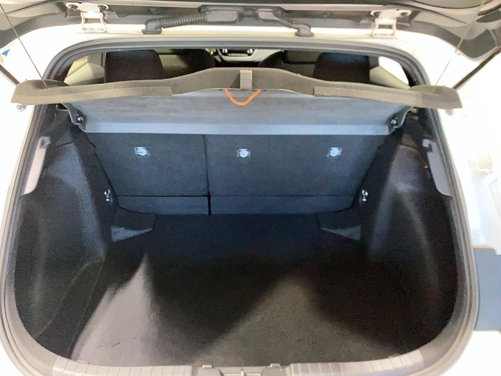 2022 Toyota Corolla Hatchback in Baie-Comeau, Quebec - 6 - w1024h768px