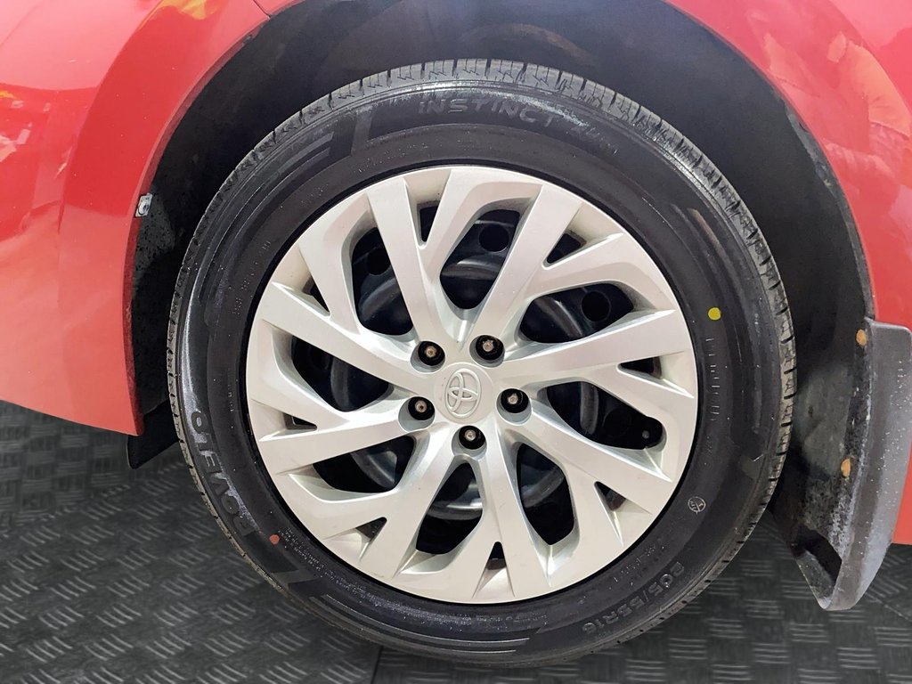 2017 Toyota Corolla in Jonquière, Quebec - 6 - w1024h768px