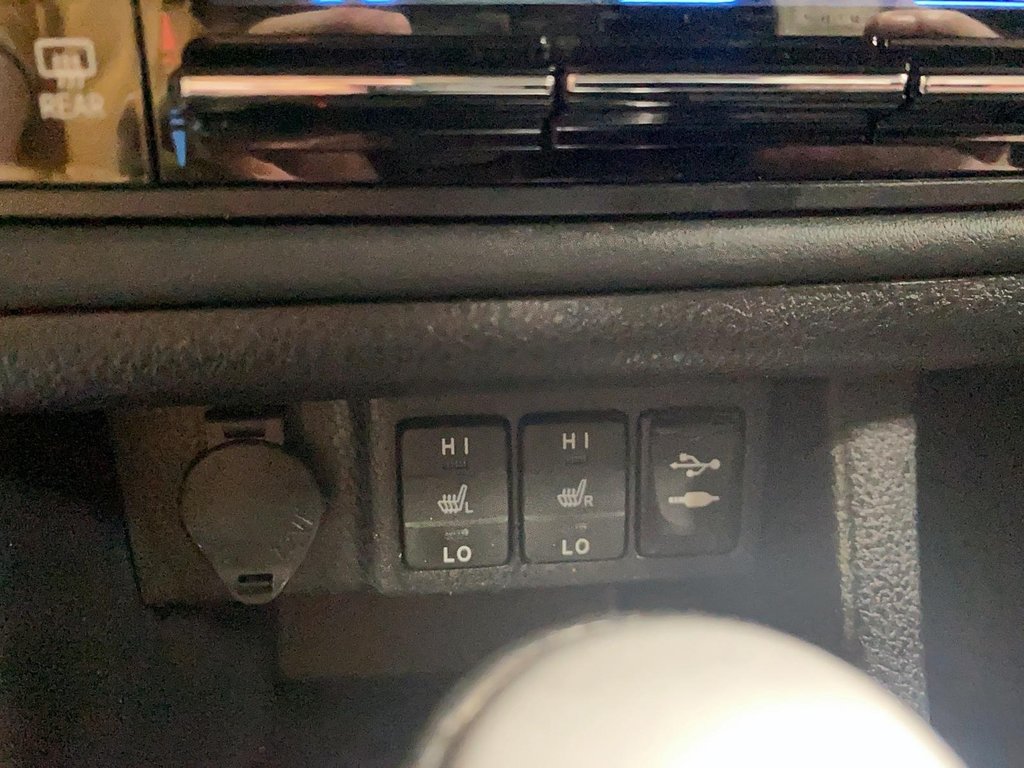 2017 Toyota Corolla in Jonquière, Quebec - 19 - w1024h768px