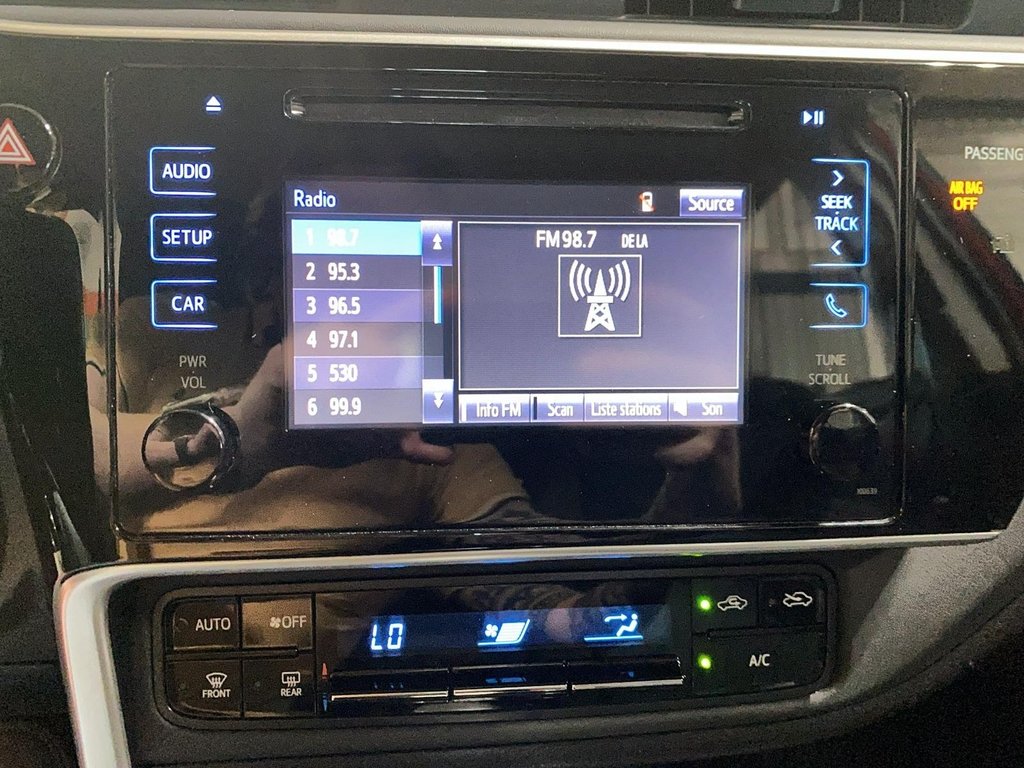 2017 Toyota Corolla in Jonquière, Quebec - 18 - w1024h768px