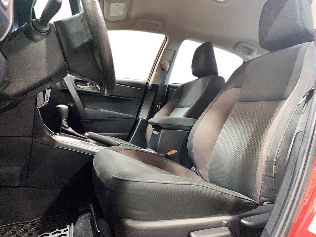 2017 Toyota Corolla in Jonquière, Quebec - 8 - w1024h768px