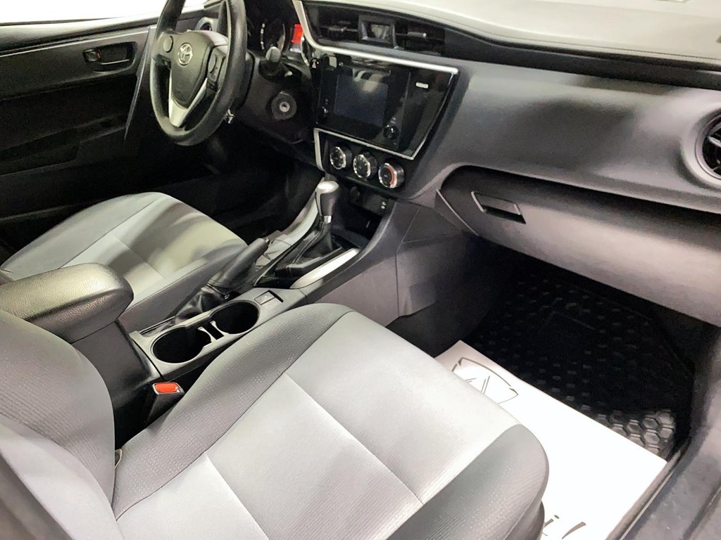 2017 Toyota Corolla in Chicoutimi, Quebec - 20 - w1024h768px