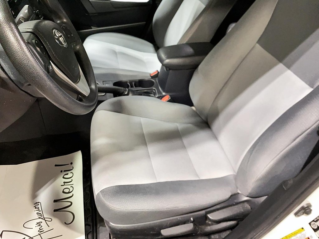 2017 Toyota Corolla in Chicoutimi, Quebec - 12 - w1024h768px