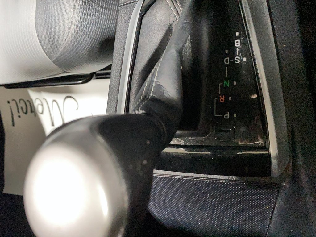 2017 Toyota Corolla in Chicoutimi, Quebec - 16 - w1024h768px
