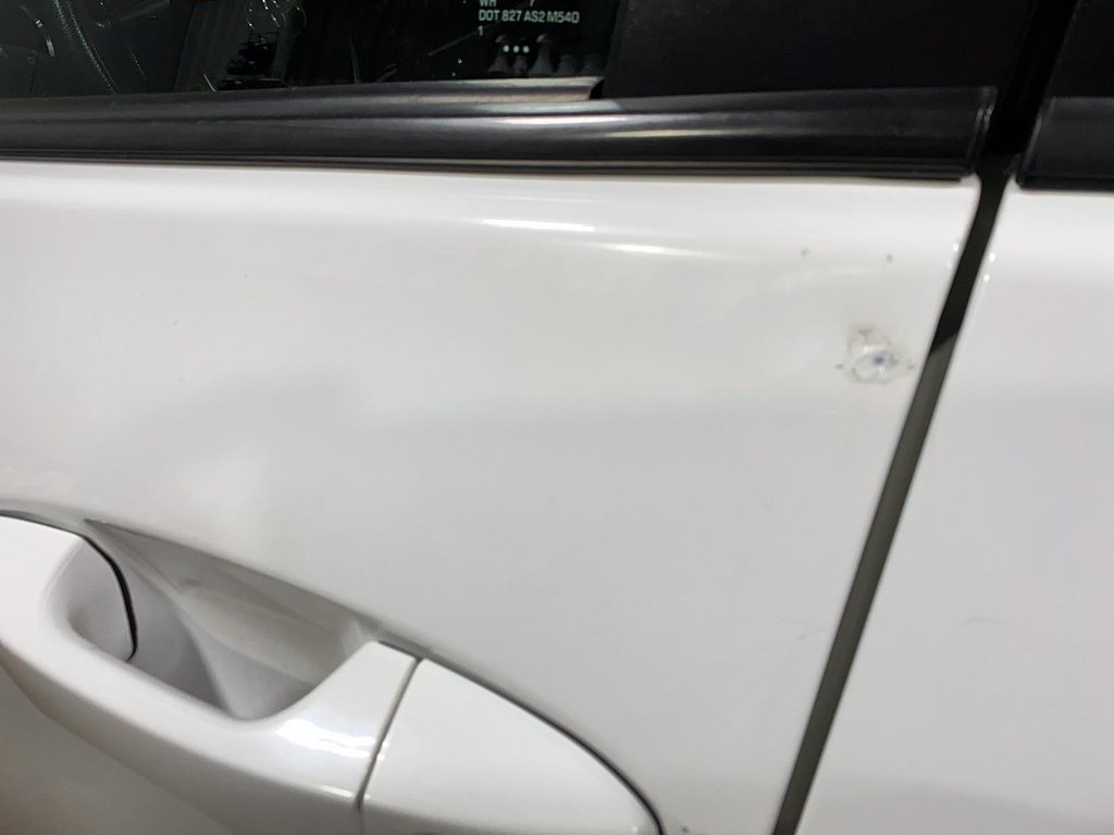 2017 Toyota Corolla in Chicoutimi, Quebec - 23 - w1024h768px