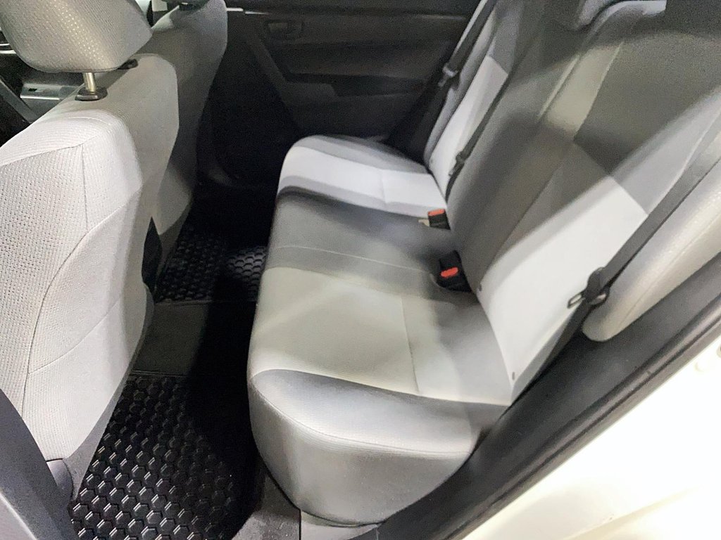 2017 Toyota Corolla in Chicoutimi, Quebec - 9 - w1024h768px