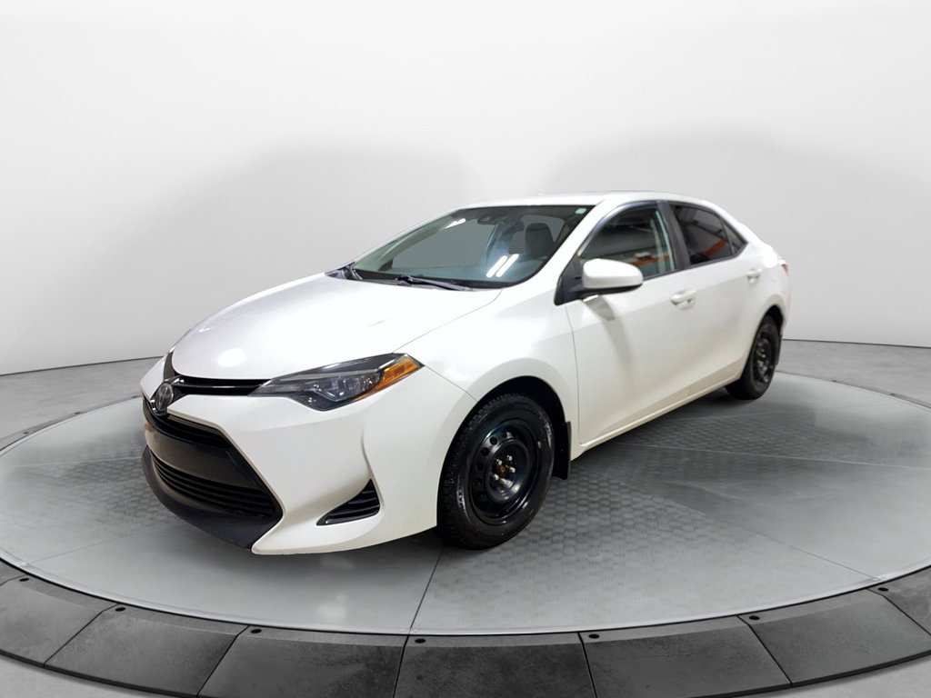 2017 Toyota Corolla in Chicoutimi, Quebec - 1 - w1024h768px