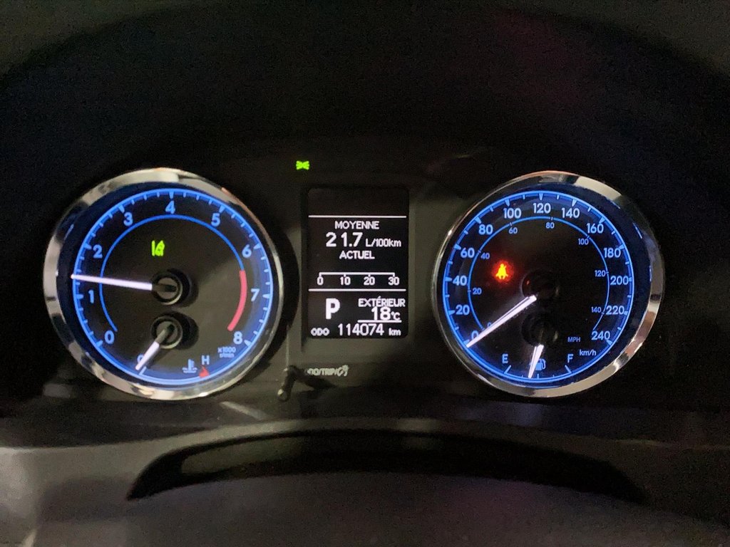 2017 Toyota Corolla in Chicoutimi, Quebec - 18 - w1024h768px