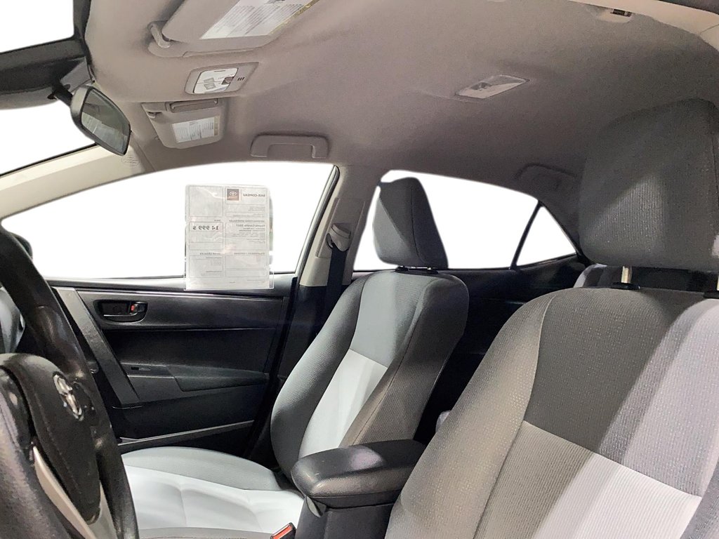 2017 Toyota Corolla in Chicoutimi, Quebec - 13 - w1024h768px