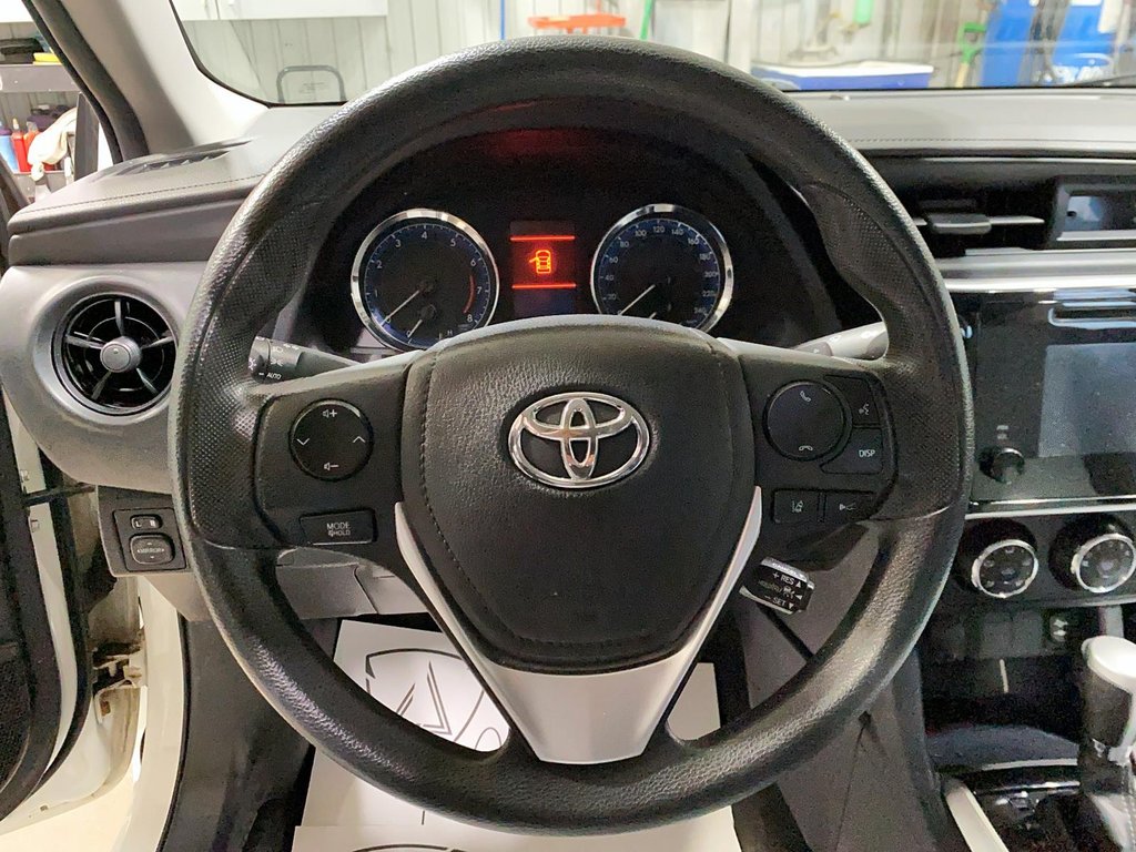 2017 Toyota Corolla in Chicoutimi, Quebec - 15 - w1024h768px