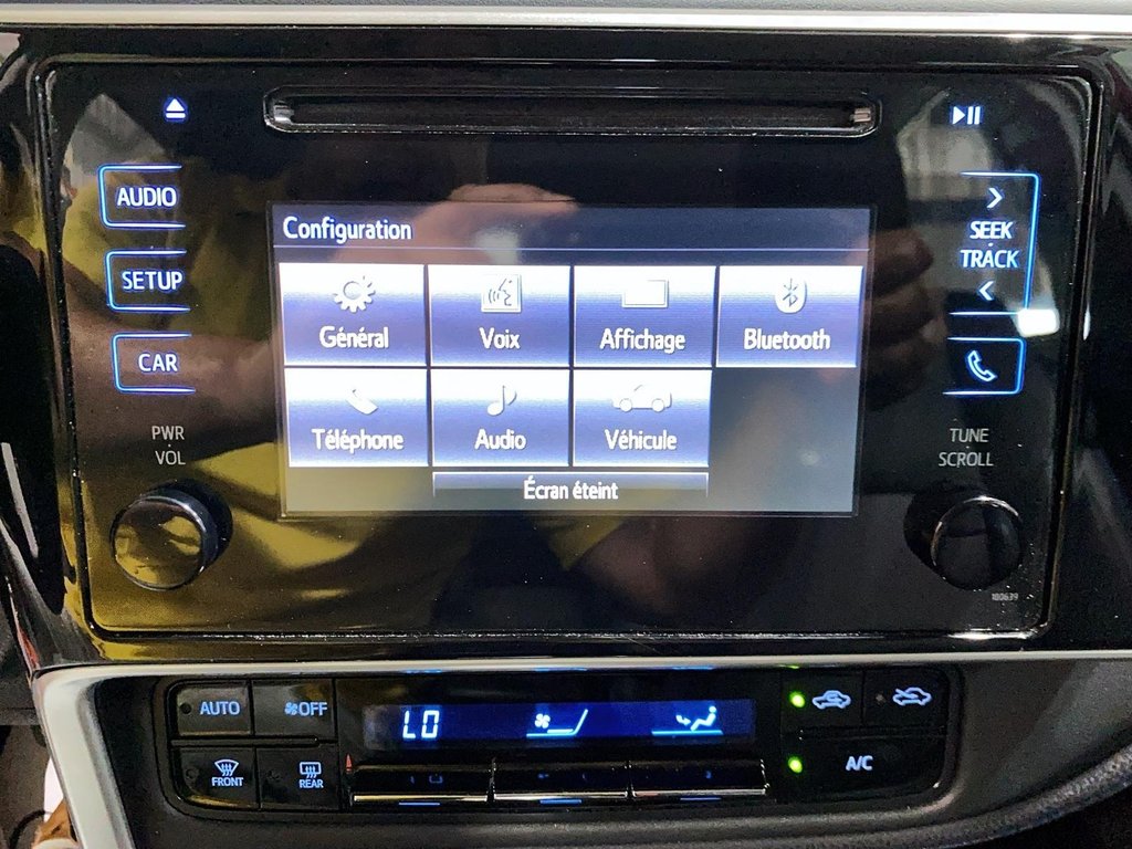 2017 Toyota Corolla in Baie-Comeau, Quebec - 17 - w1024h768px