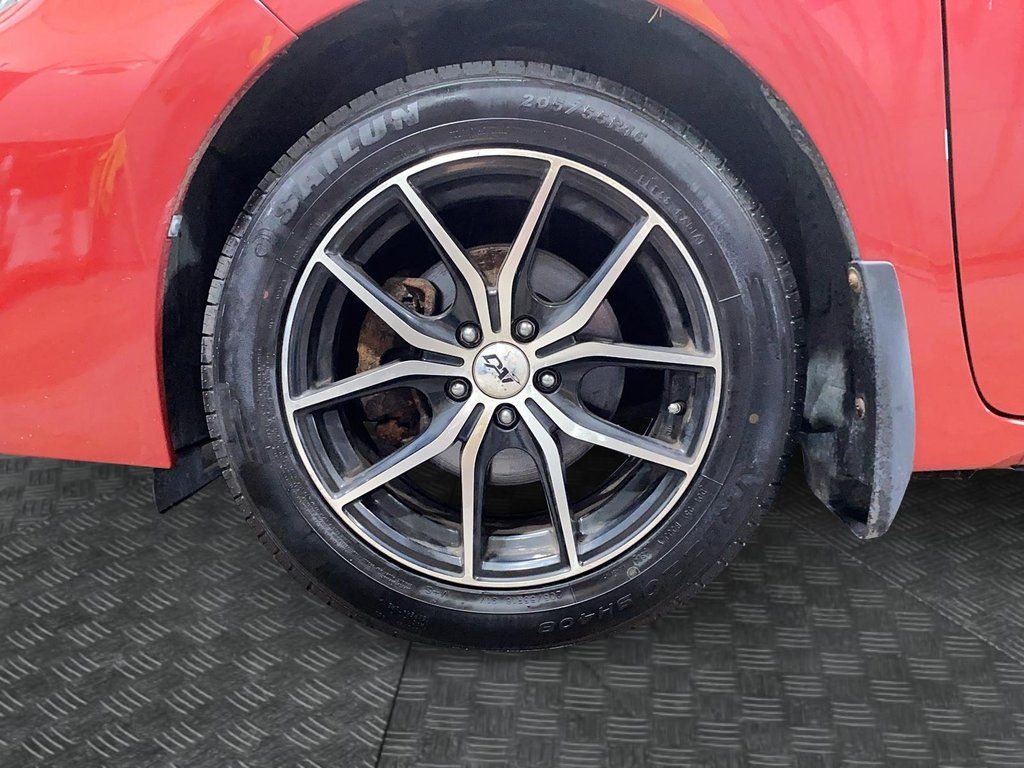 2017 Toyota Corolla in Baie-Comeau, Quebec - 6 - w1024h768px