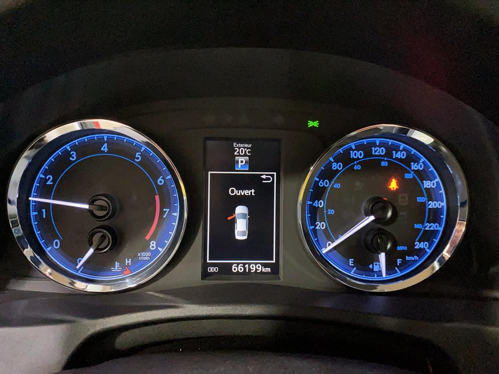 2017 Toyota Corolla in Baie-Comeau, Quebec - 15 - w1024h768px