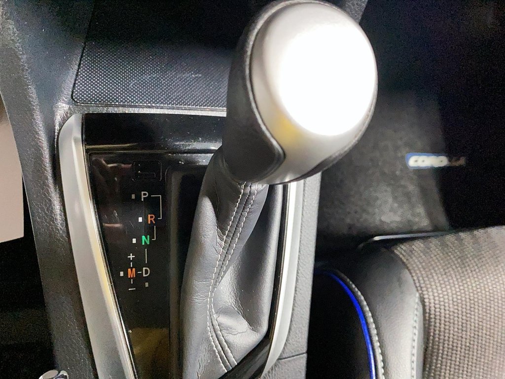 2017 Toyota Corolla in Baie-Comeau, Quebec - 13 - w1024h768px