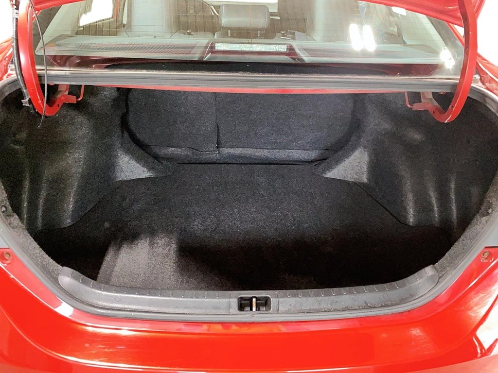 2017 Toyota Corolla in Baie-Comeau, Quebec - 5 - w1024h768px
