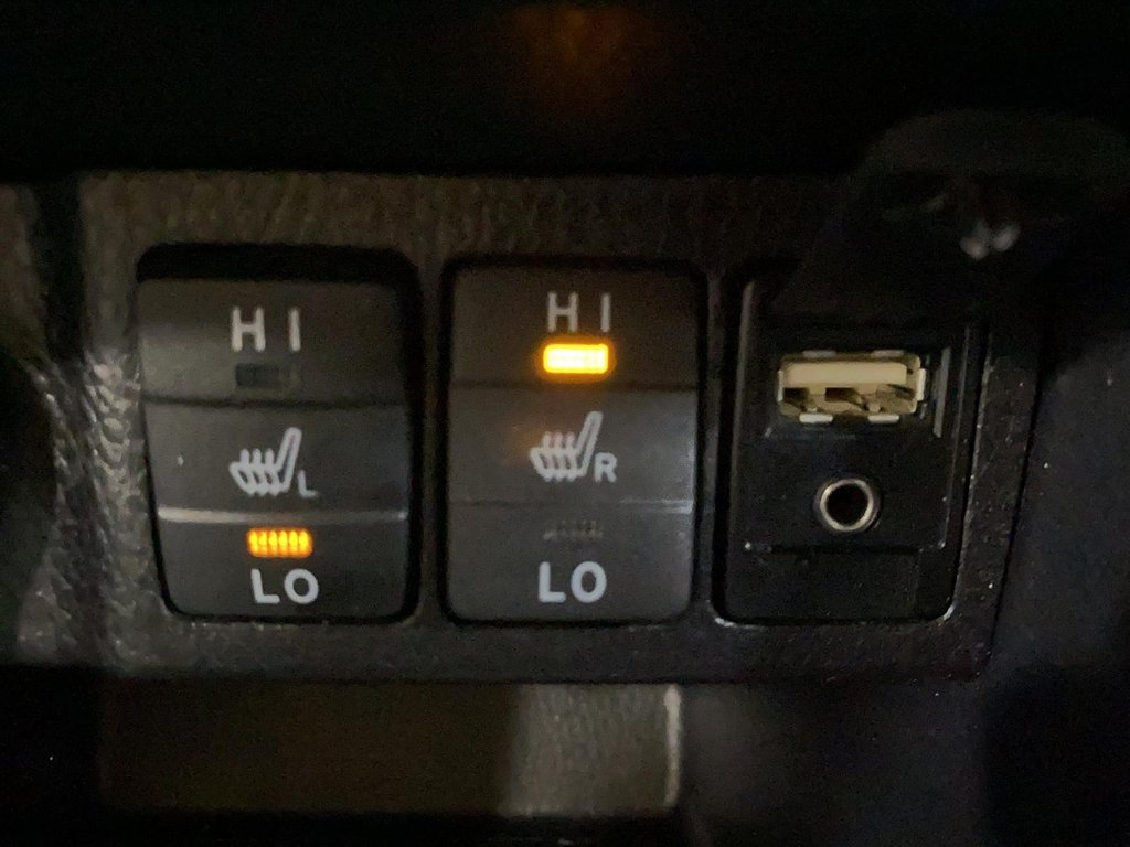 2017 Toyota Corolla in Baie-Comeau, Quebec - 14 - w1024h768px
