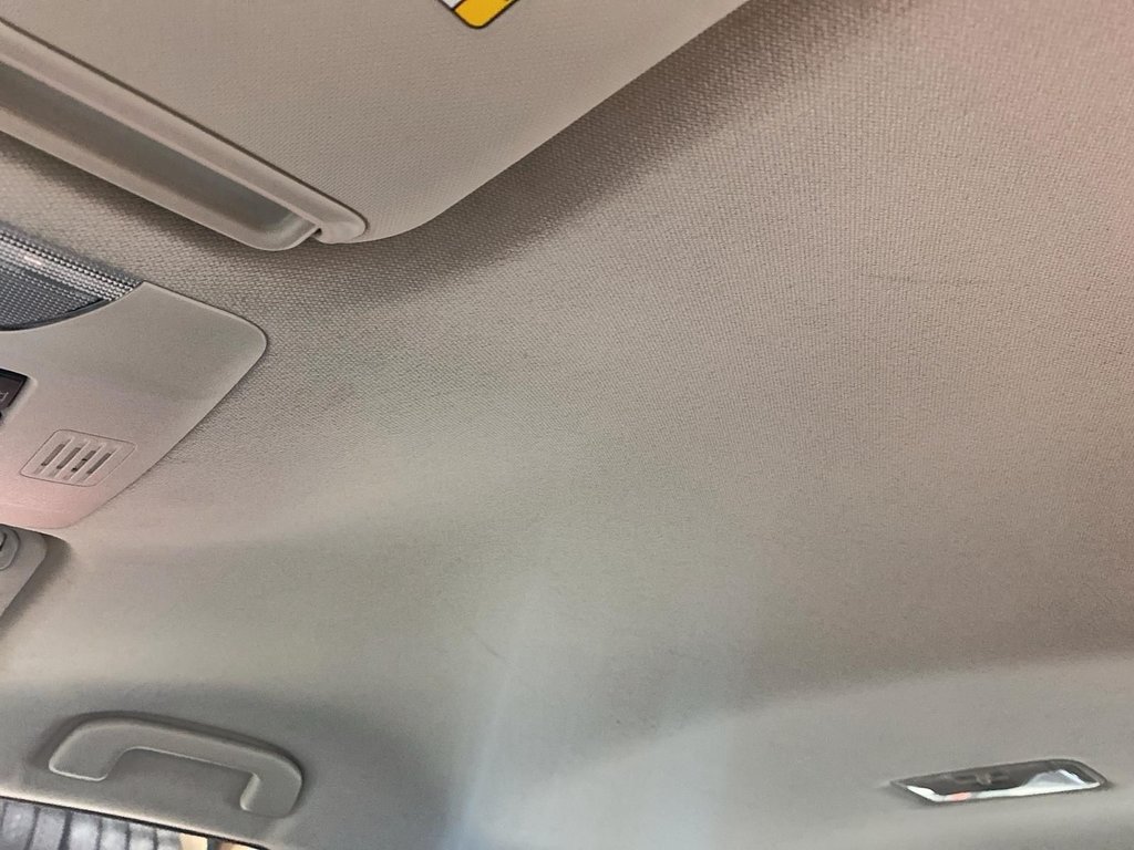 2020 Toyota Corolla in Jonquière, Quebec - 19 - w1024h768px