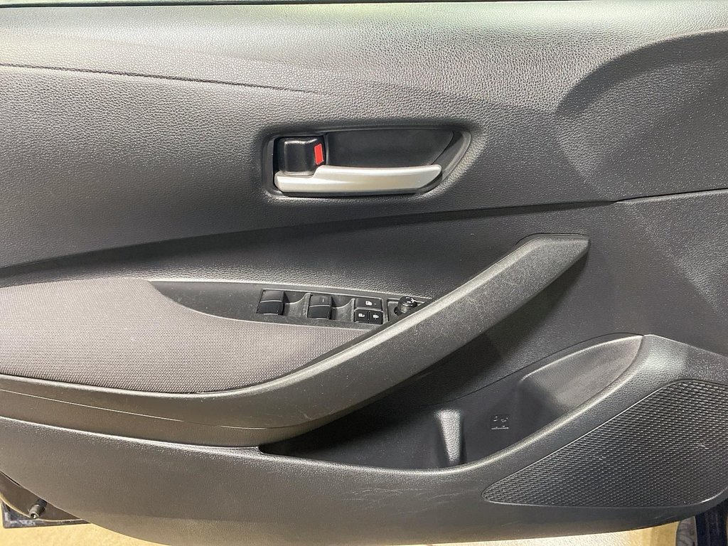 2020 Toyota Corolla in Jonquière, Quebec - 12 - w1024h768px