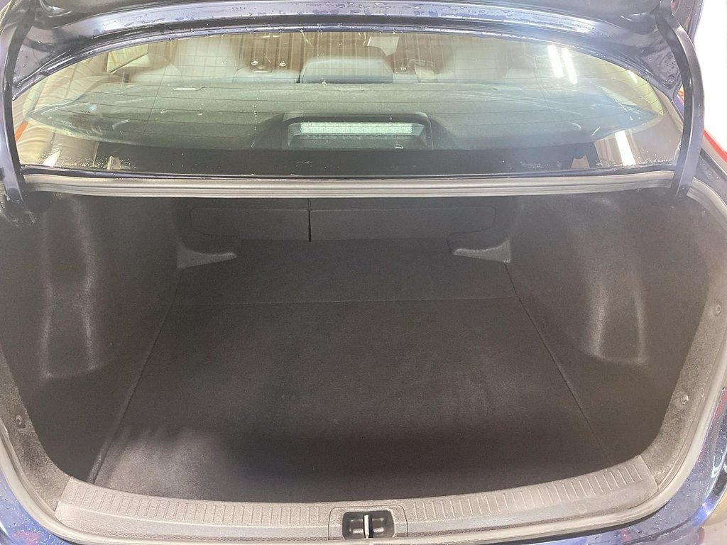 2020 Toyota Corolla in Jonquière, Quebec - 7 - w1024h768px