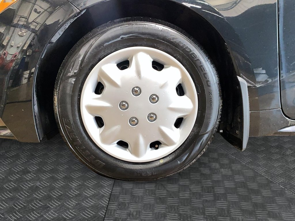 2020 Toyota Corolla in Sept-Îles, Quebec - 7 - w1024h768px
