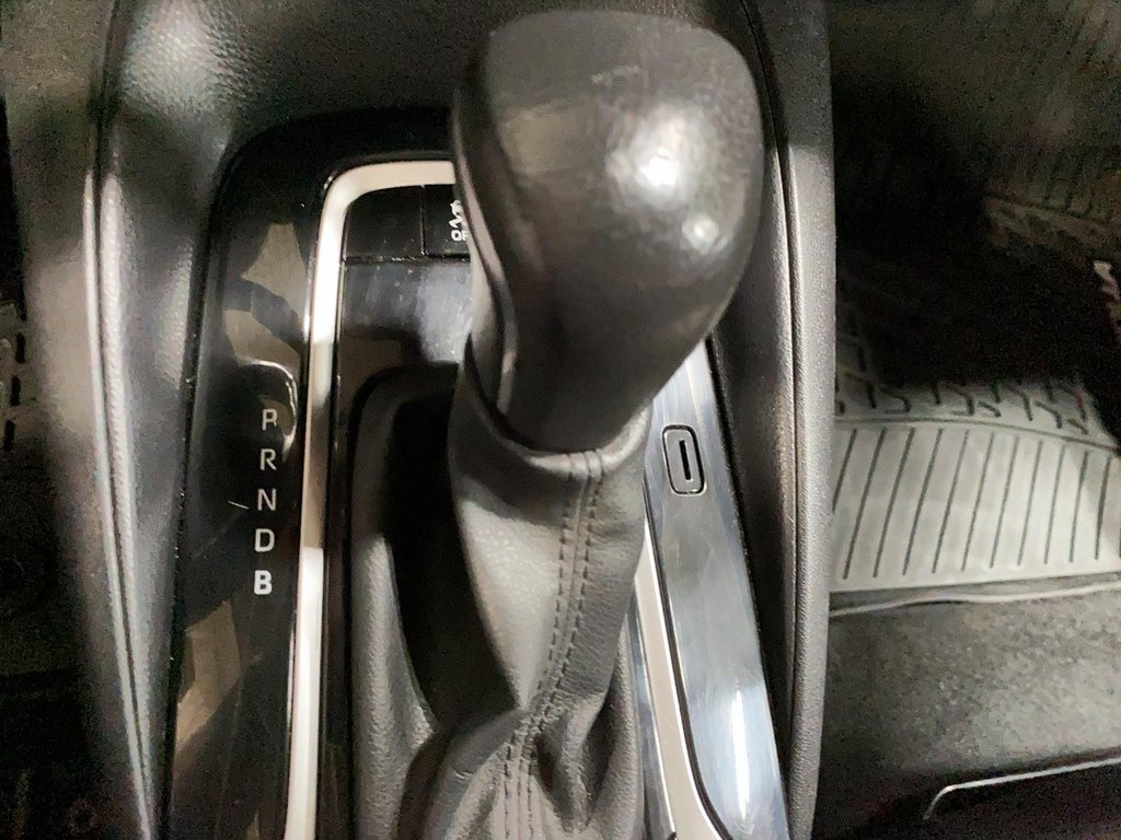 2020 Toyota Corolla in Baie-Comeau, Quebec - 14 - w1024h768px