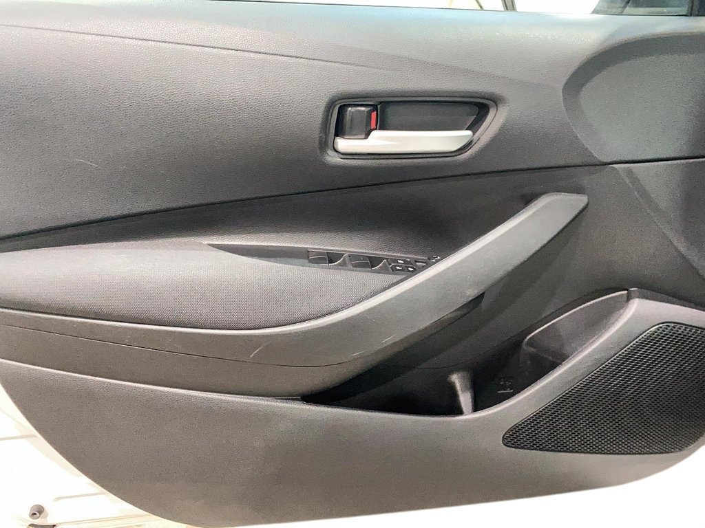 2020 Toyota Corolla in Jonquière, Quebec - 11 - w1024h768px