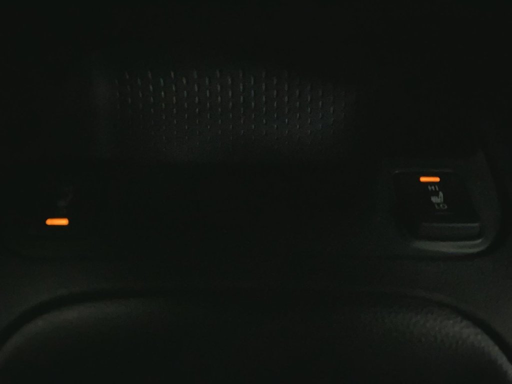 2020 Toyota Corolla in Jonquière, Quebec - 18 - w1024h768px