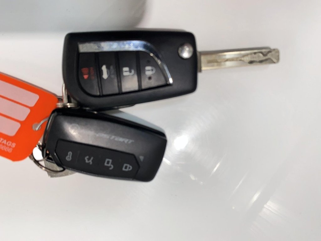 2020 Toyota Corolla in Jonquière, Quebec - 22 - w1024h768px