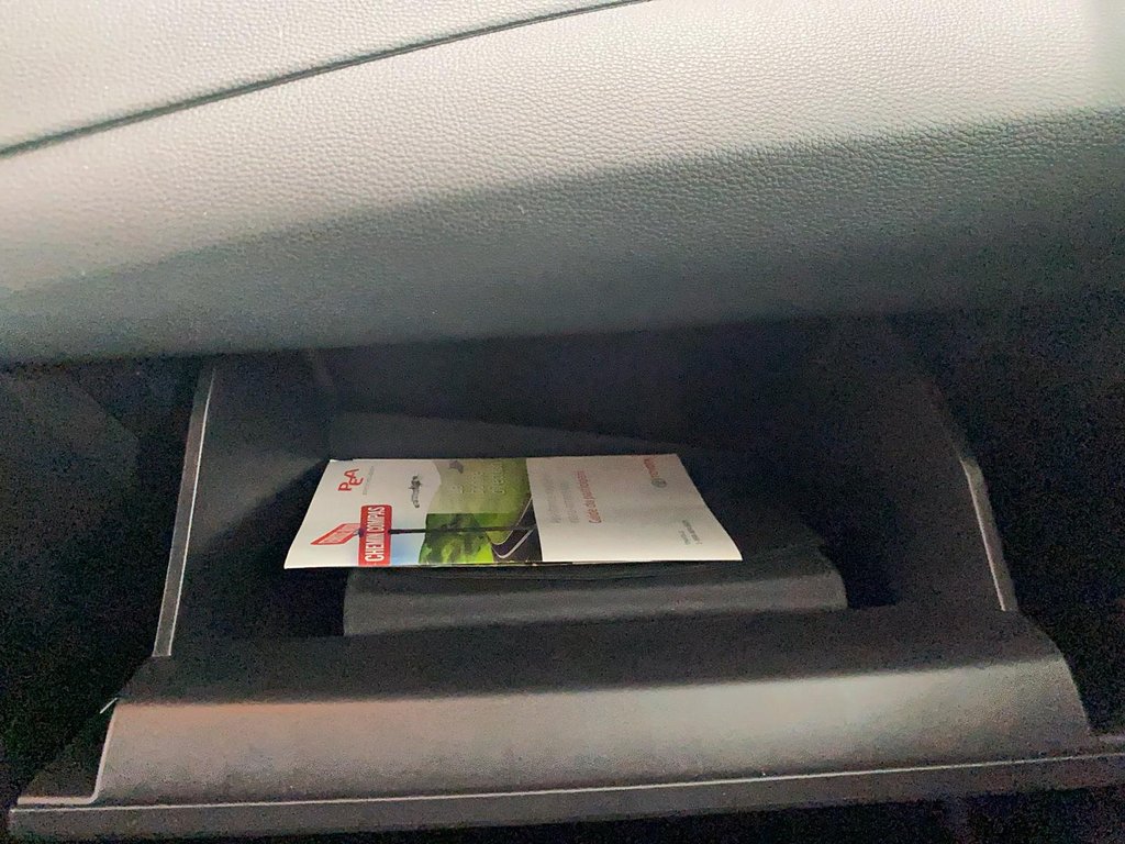 2020 Toyota Corolla in Jonquière, Quebec - 15 - w1024h768px