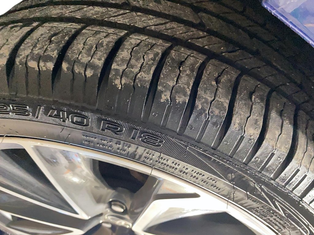 2020 Toyota Corolla in Sept-Îles, Quebec - 19 - w1024h768px
