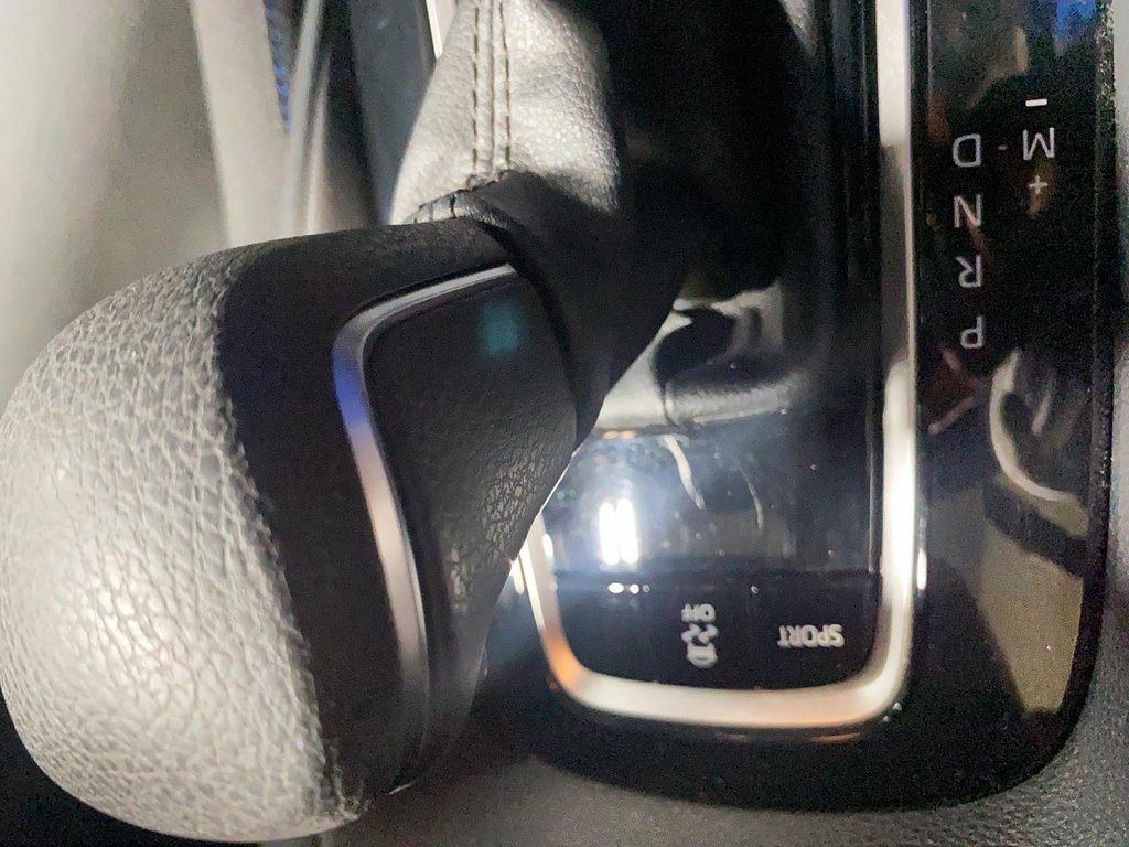 2021 Toyota Corolla SE in Chicoutimi, Quebec - 15 - w1024h768px