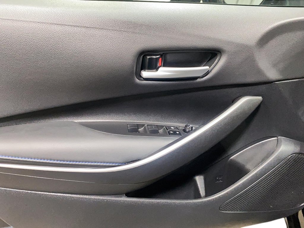 2021 Toyota Corolla SE in Chicoutimi, Quebec - 10 - w1024h768px