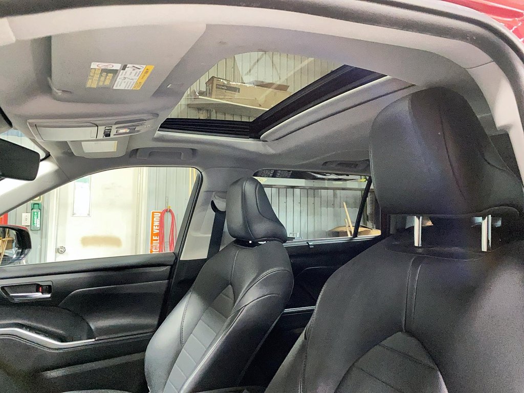 2020 Toyota Highlander in Jonquière, Quebec - 8 - w1024h768px