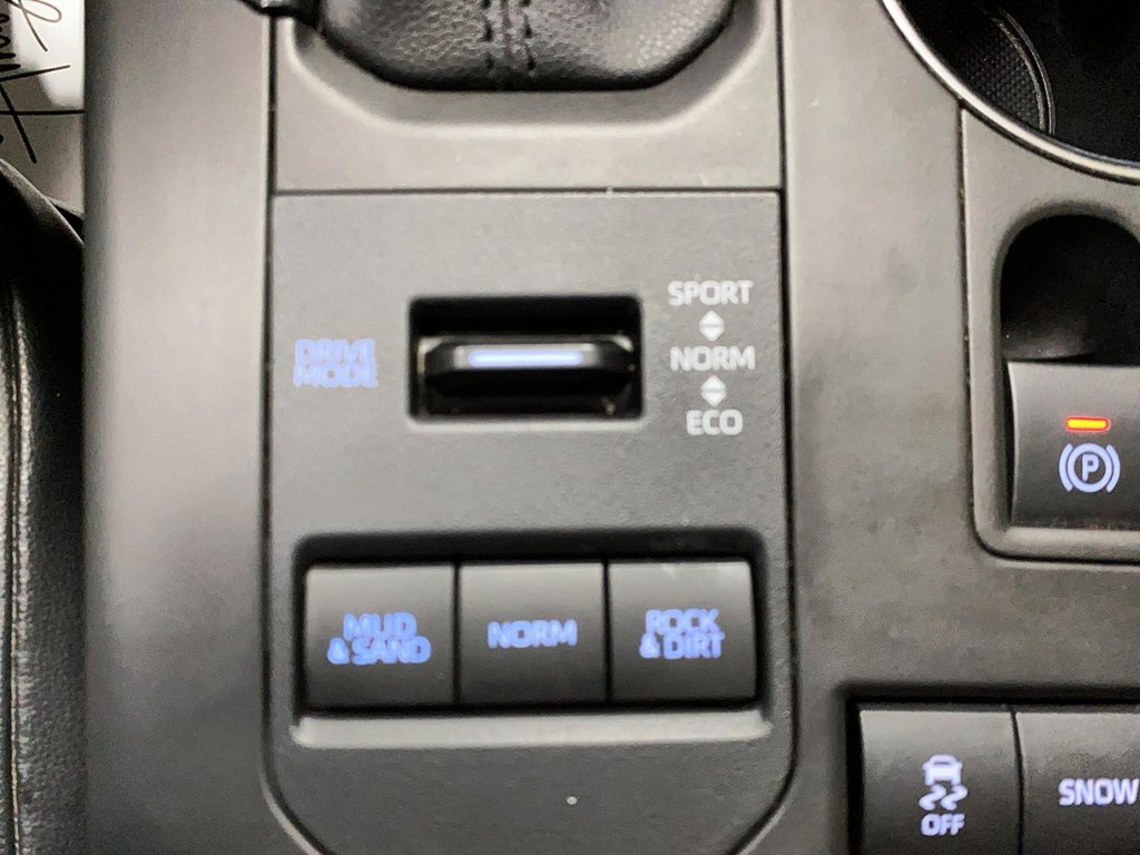 2020 Toyota Highlander in Jonquière, Quebec - 16 - w1024h768px