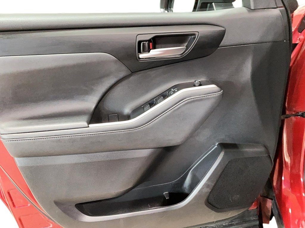2020 Toyota Highlander in Jonquière, Quebec - 9 - w1024h768px