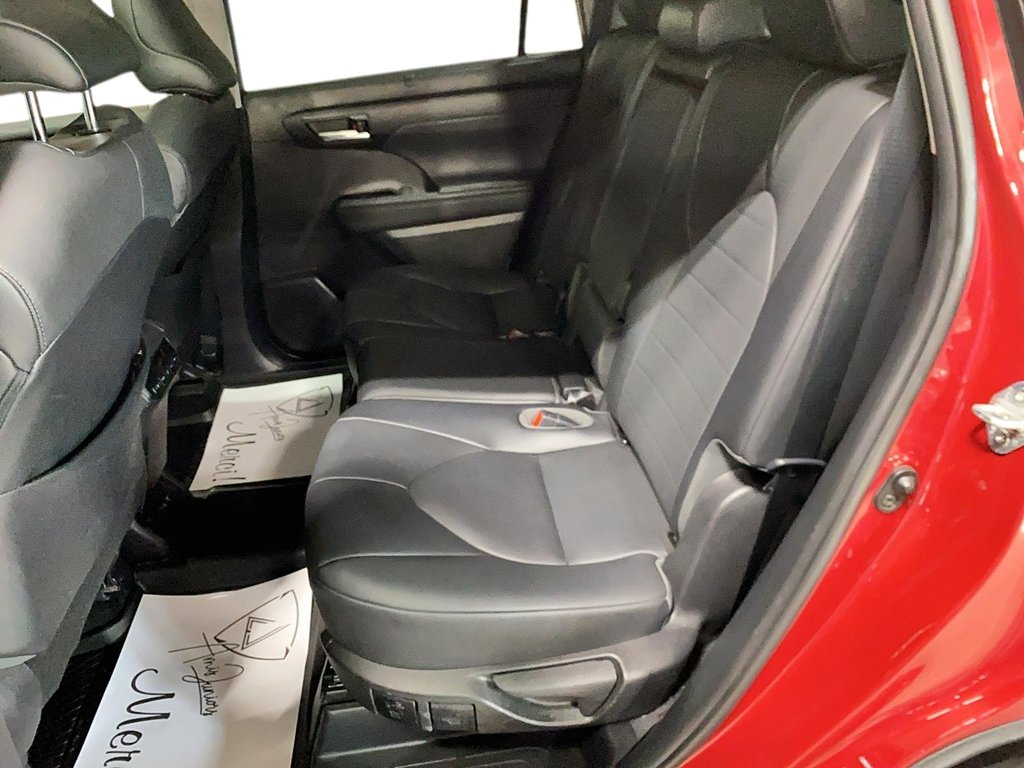 2020 Toyota Highlander in Jonquière, Quebec - 6 - w1024h768px