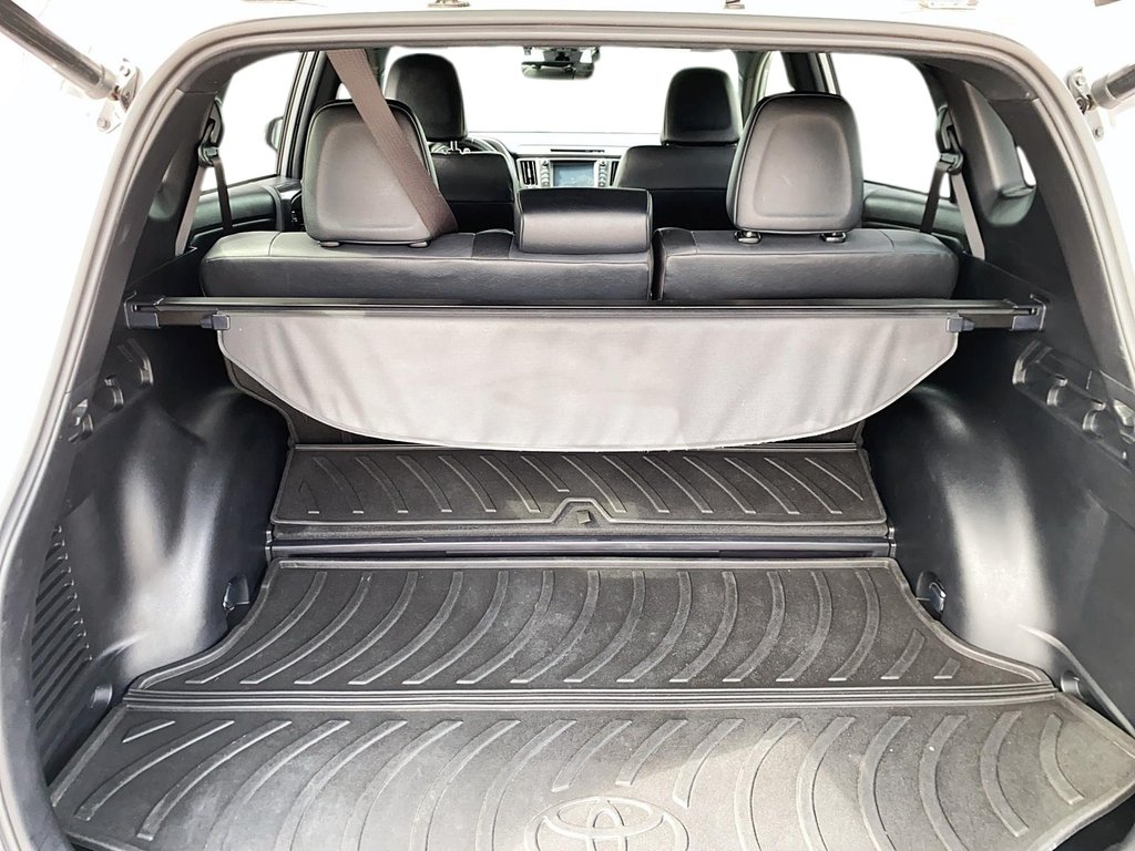 2017 Toyota RAV4 Hybrid SE in Chicoutimi, Quebec - 5 - w1024h768px