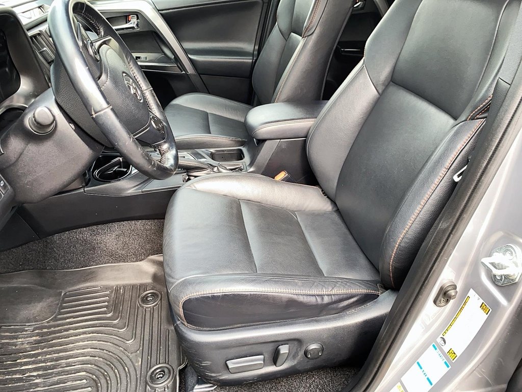 2017 Toyota RAV4 Hybrid in Sept-Îles, Quebec - 9 - w1024h768px