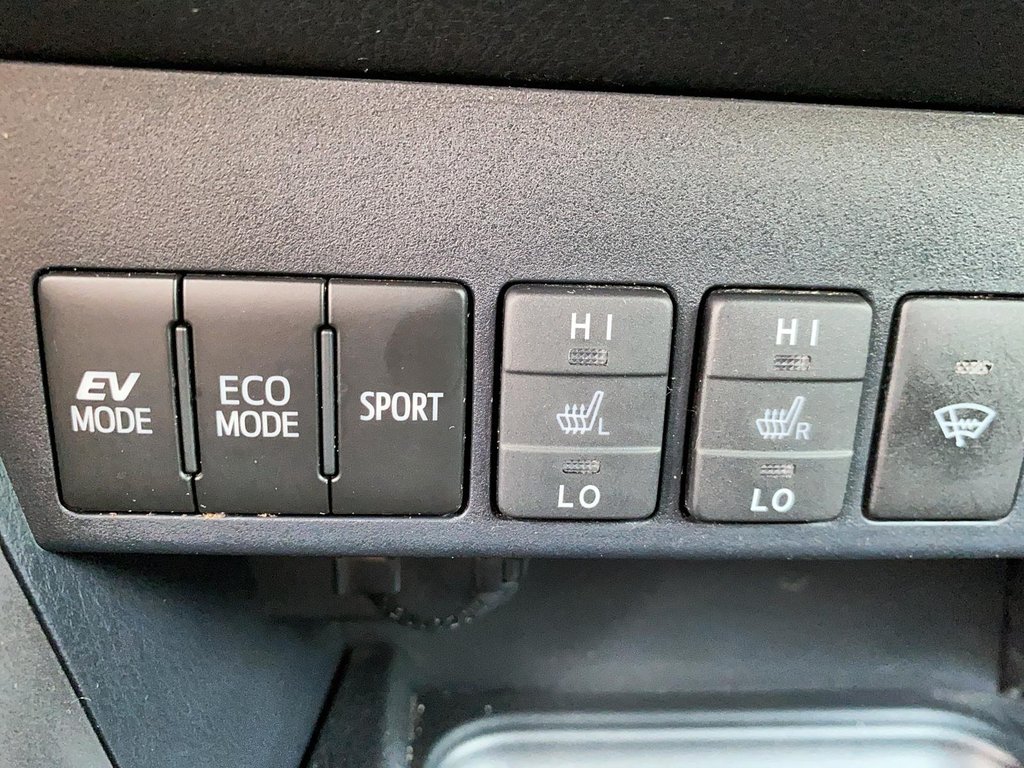 2017 Toyota RAV4 Hybrid in Sept-Îles, Quebec - 15 - w1024h768px
