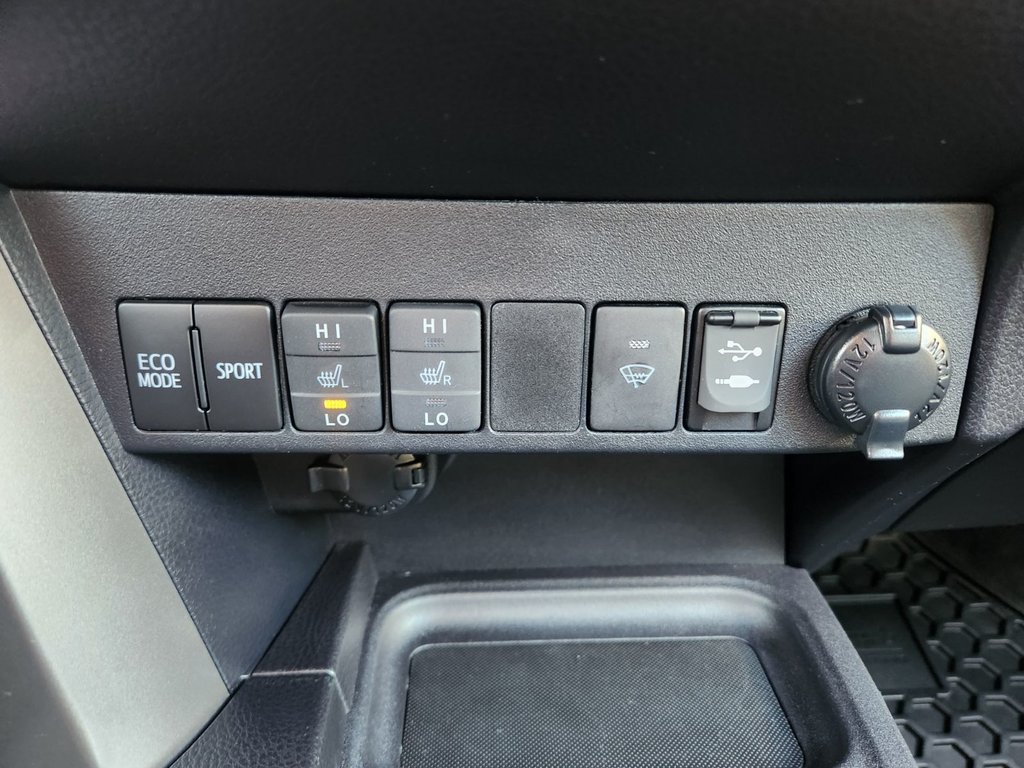 Toyota RAV4  2016 à Sept-Îles, Québec - 22 - w1024h768px