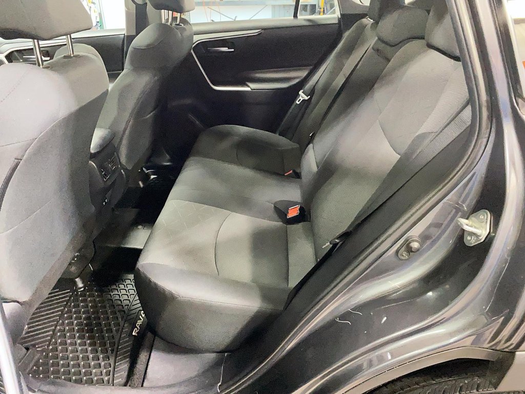 2019 Toyota RAV4 in Baie-Comeau, Quebec - 8 - w1024h768px