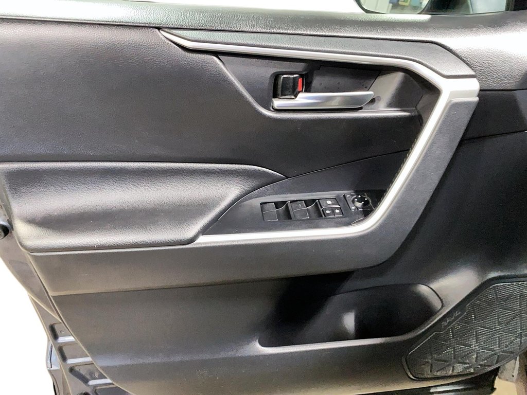 2019 Toyota RAV4 in Baie-Comeau, Quebec - 10 - w1024h768px