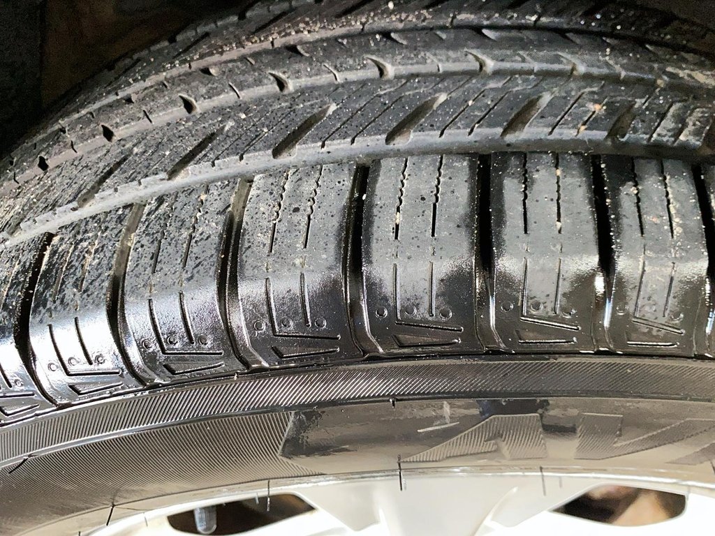 2019 Toyota RAV4 in Baie-Comeau, Quebec - 19 - w1024h768px